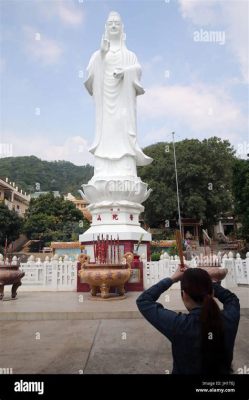 Bodhisattva del Templo de la Pagoda Una evocación silenciosa y una contemplación etérea en tinta y color sobre seda