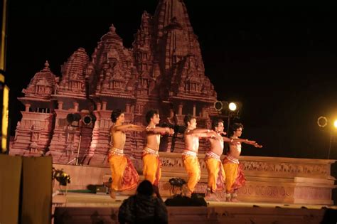 La Danzante del Templo de Khajuraho: Una celebración exuberante de la vida y la sensualidad!