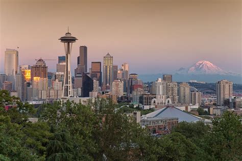 Where to Stay in Seattle Without a Car: Exploring the Emerald City on Foot and by Transit